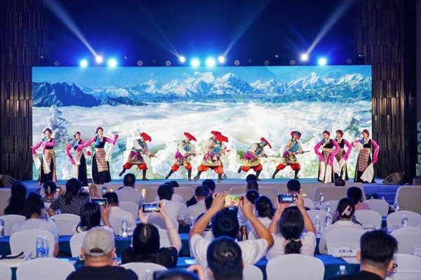 盈易点 跨越山海，“圣洁甘孜”赴长春邀约：自驾318·向甘孜出发！